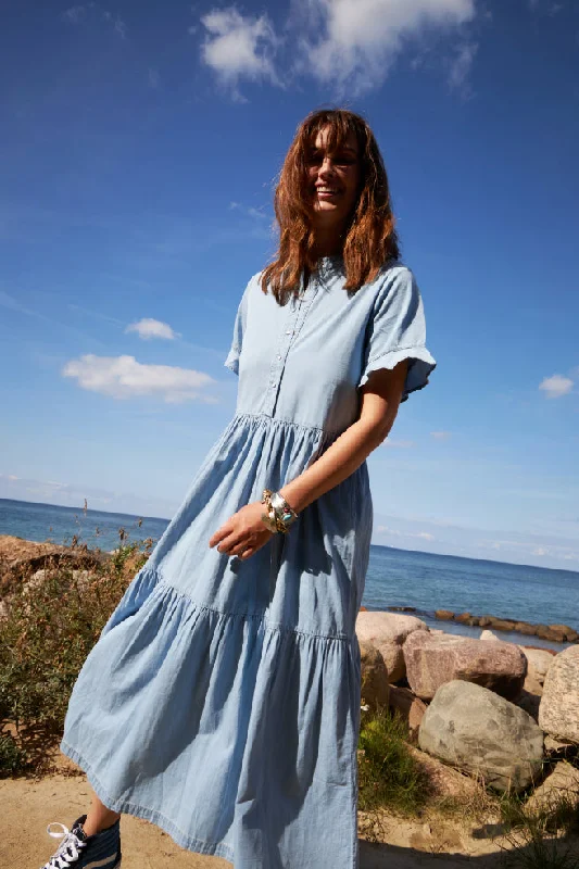 SUZIE MAXI DRESS Comfortable Fit-and-Flare Maxi Dress